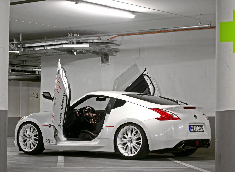  Nissan 370Z Whitelady by Senner 2009 года  (фото 4 из 6)